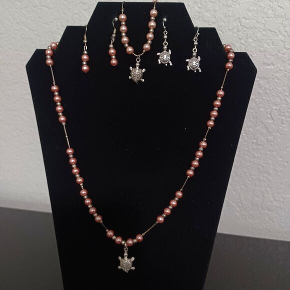 Source Unknown Jewelry - Silver-Toned Turtle & Pink Beaded Jewelry Set, 20"